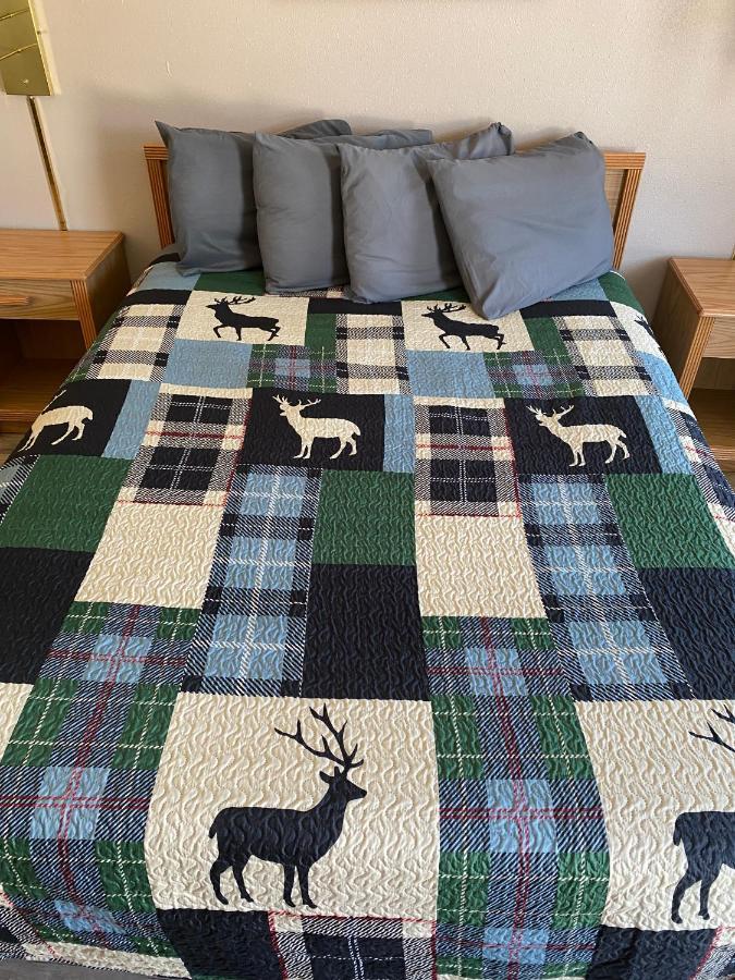 Deer Lodge Motel Sundance Zewnętrze zdjęcie