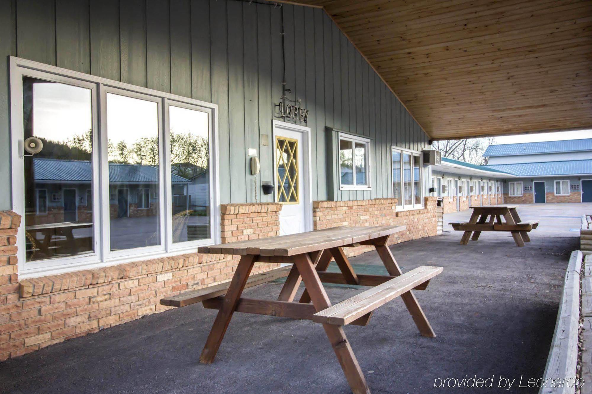 Deer Lodge Motel Sundance Zewnętrze zdjęcie